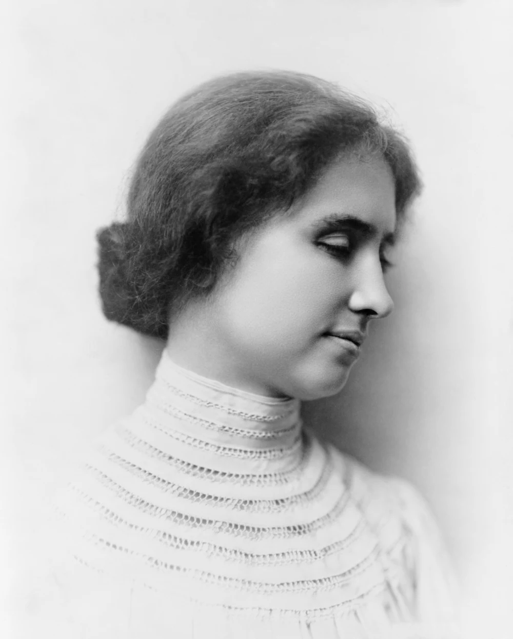 Portrait de profil d’Helen Keller vers 1904