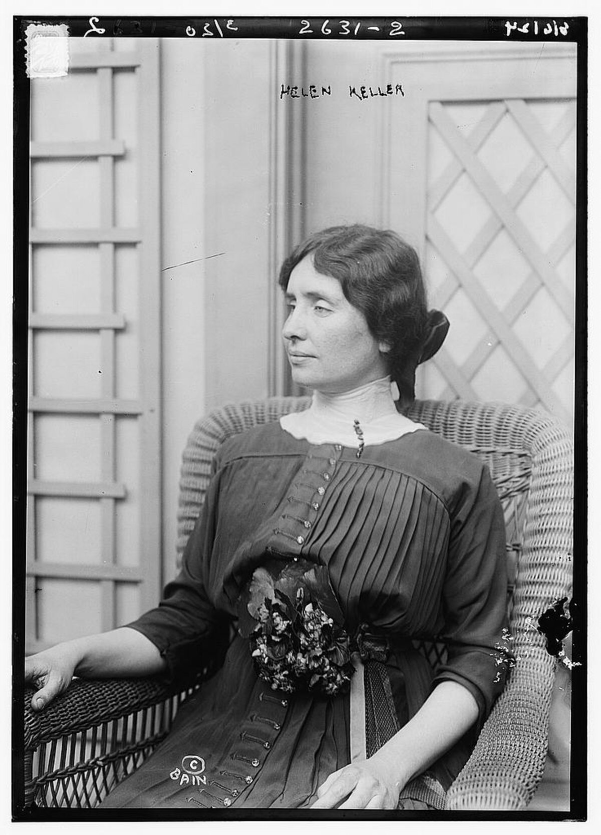 Portrait en noir et blanc d'Helen Keller à New York en 1913.